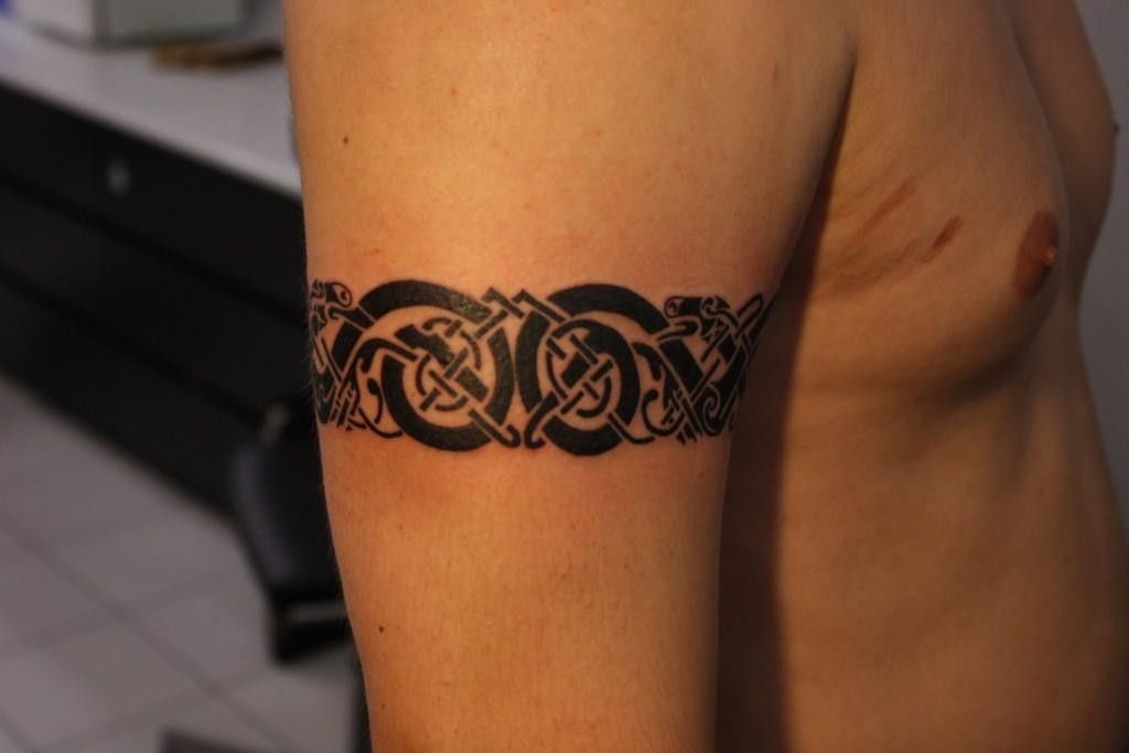Кельтский браслет тату для мужчин